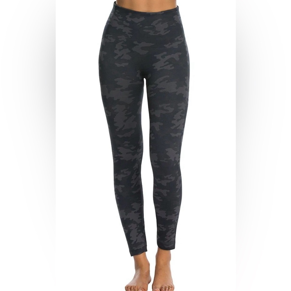 SPANX Black Camouflage Look at Me Leggings Size L